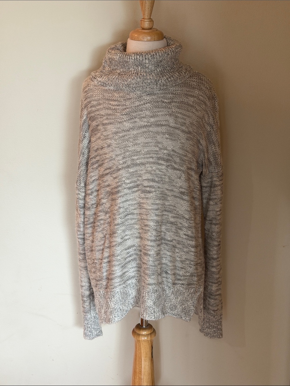 EUC~Woman’s Medium Pink Rose Marled Turtleneck Sweater In Gray & Cream
